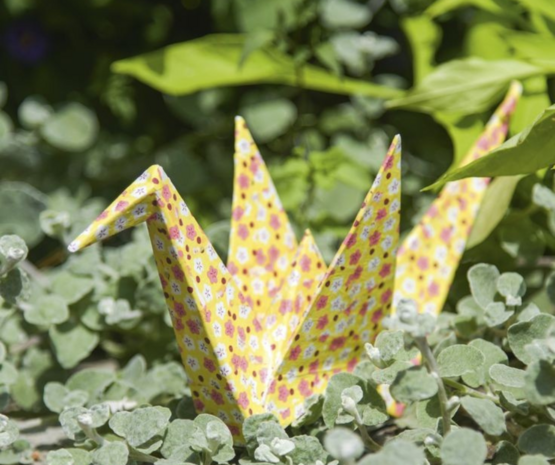 Decopatch papier vrolijk bloemenmotief geel