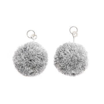 Pompon set 2 stuks voor sieraden of decoratie grijs 20mm met zilverkleurig oog